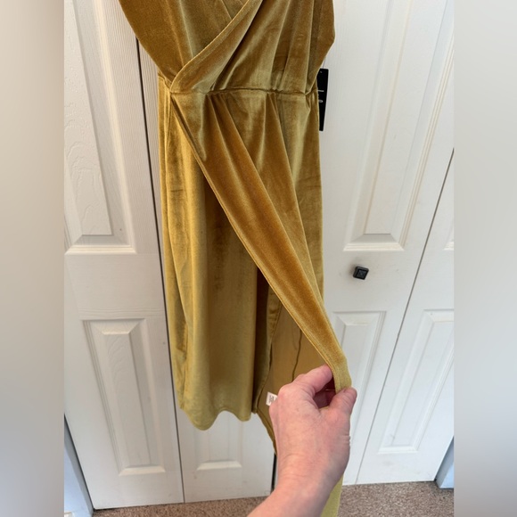 NWT Lulu's Velvet Bodycon Wrap Dress, Mustard Yellow, Size M - Picture 4 of 13